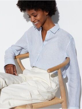 Uniqlo Women’s Light Blue & White Premium Linen Stripe Shirt Medium EUC